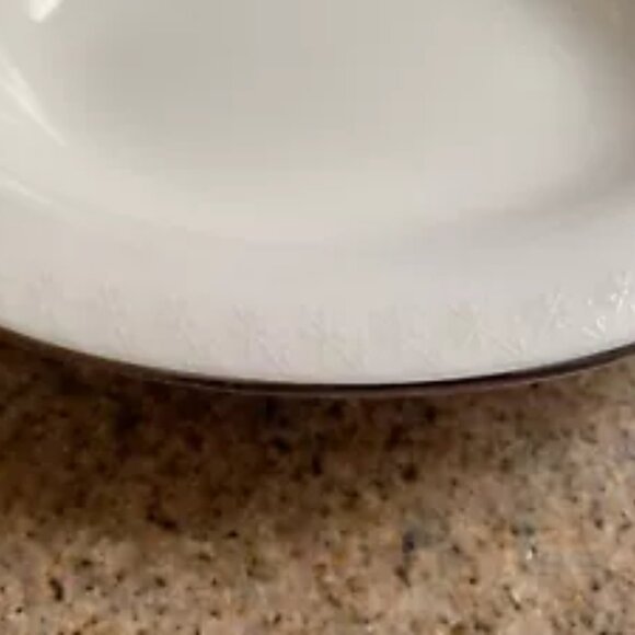 WEDGEWOOD Petal Lattice Ecru 9-3/4”x7-3/4”x2” Oval Vegetable Serving Bowl White - Picture 2 of 4